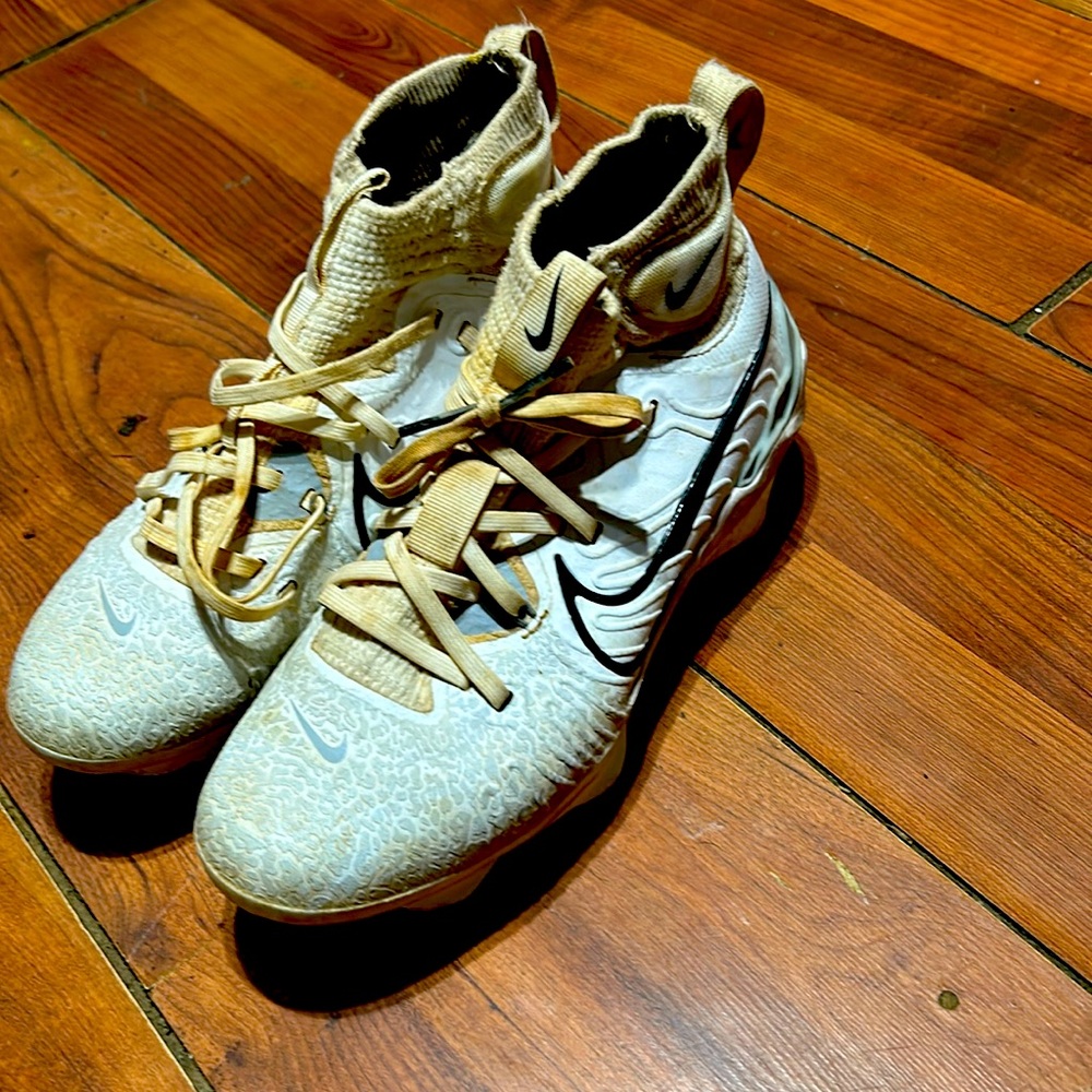 Size 7 Nike huaraches metal cleats